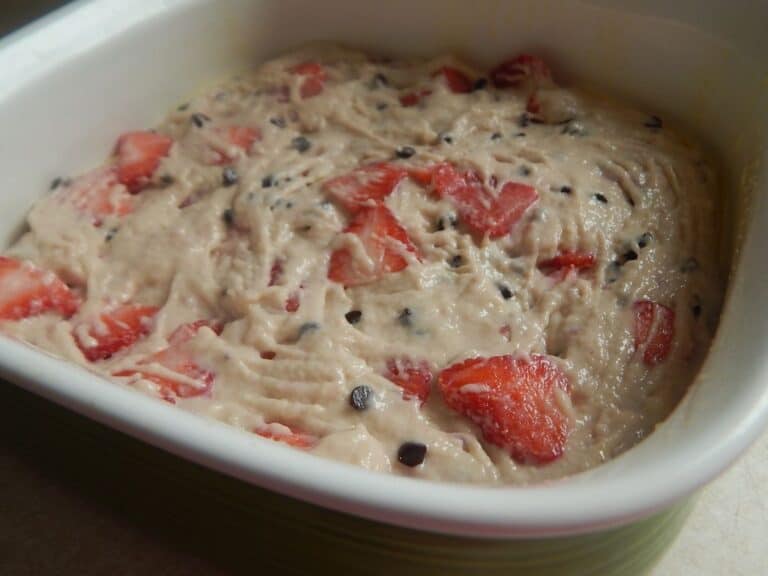 Strawberry chocolate chip bars Drizzle Me Skinny!