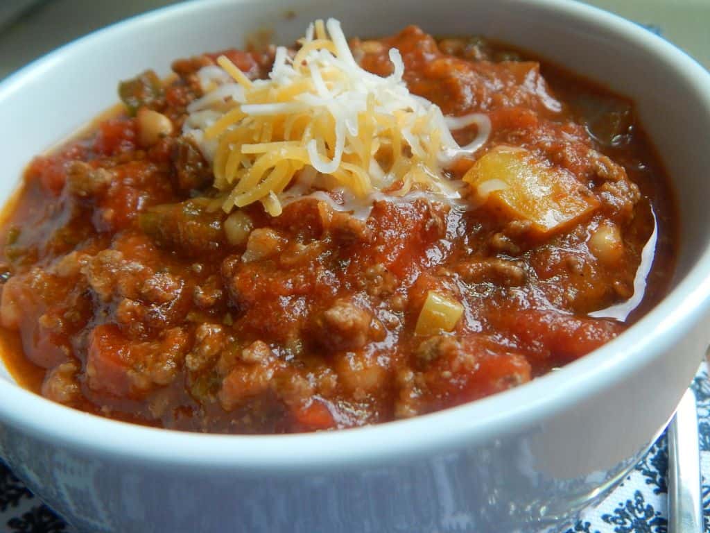 classic weight watchers chili in white bowl