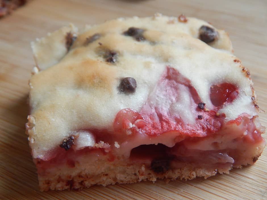 Strawberry chocolate chip bars Drizzle Me Skinny!