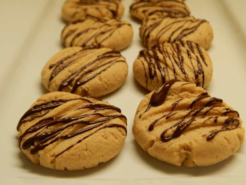 Peanut butter chocolate drizzled cookies Drizzle Me Skinny!Drizzle Me