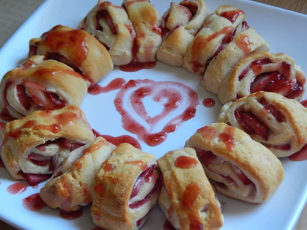 Strawberry Cheesecake Crescent Roll Up Recipe