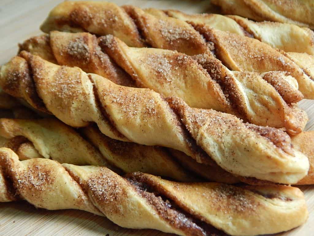 Pillsbury Crescent Cinnamon Twists {Quick +VIDEO}