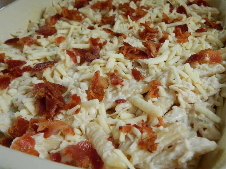 Chicken & bacon alfredo pasta bake Drizzle Me Skinny!