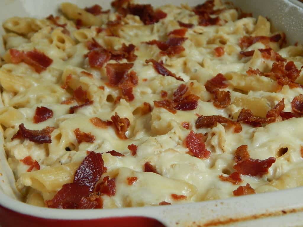 Chicken & bacon alfredo pasta bake - Drizzle Me Skinny ...