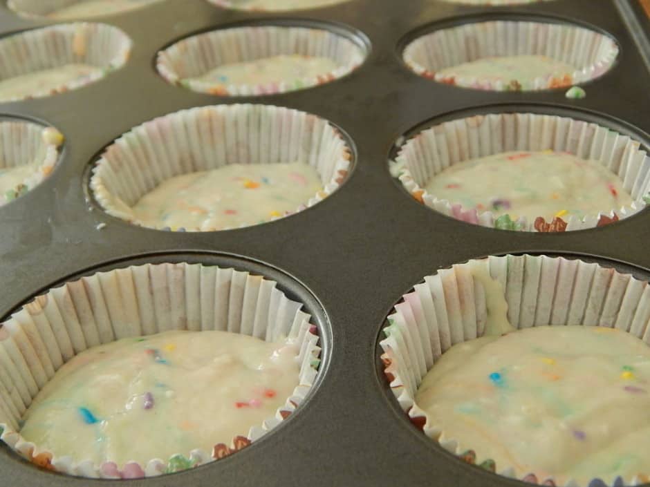 Funfetti cupcakes with vanilla pudding icing Drizzle Me Skinny!