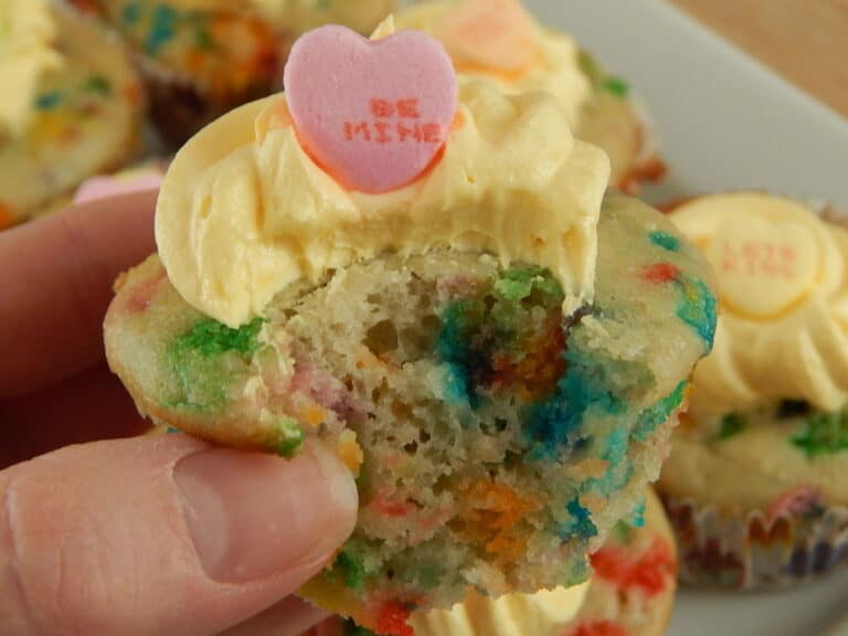 Funfetti cupcakes with vanilla pudding icing Drizzle Me Skinny!