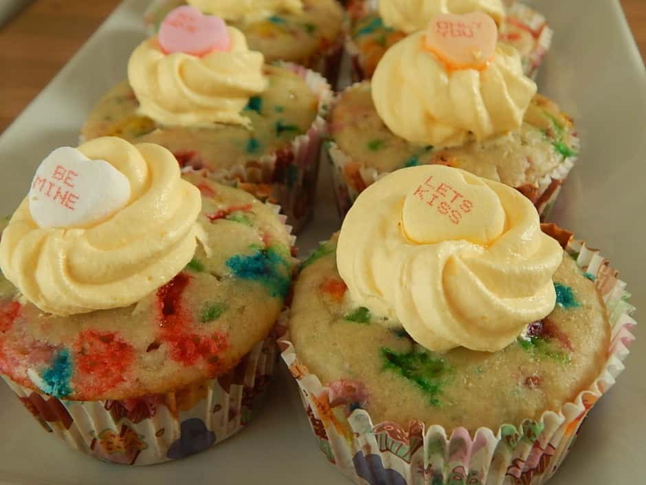 Funfetti cupcakes with vanilla pudding icing Drizzle Me Skinny!