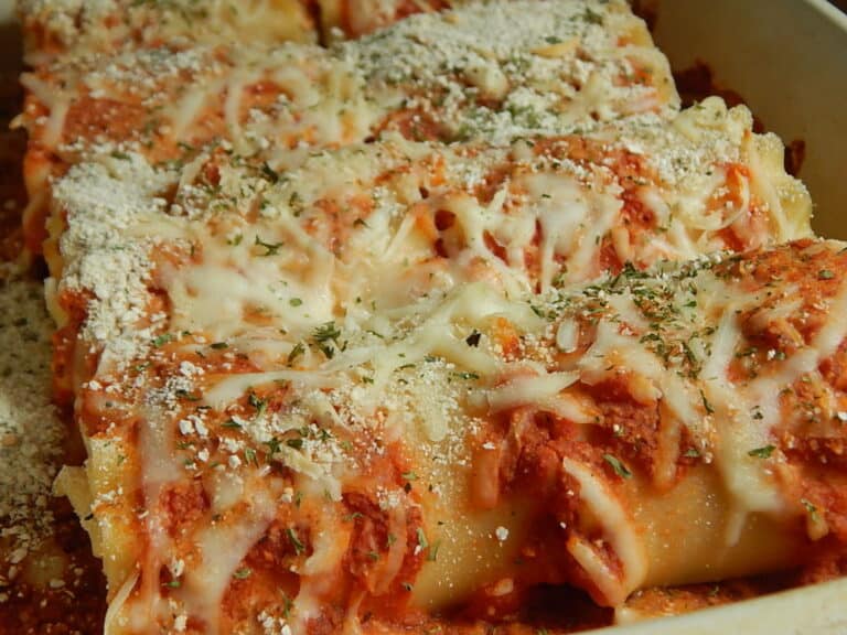 Chicken parmesan lasagna rolls - Drizzle Me Skinny!