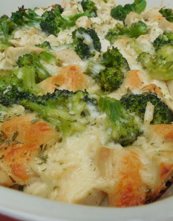 Chicken alfredo bubble up in red pan