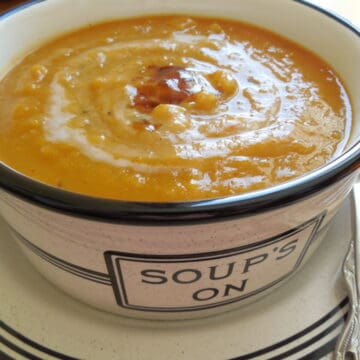 bowl of crock pot butternut squash soup