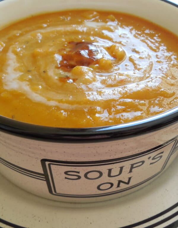 bowl of crock pot butternut squash soup
