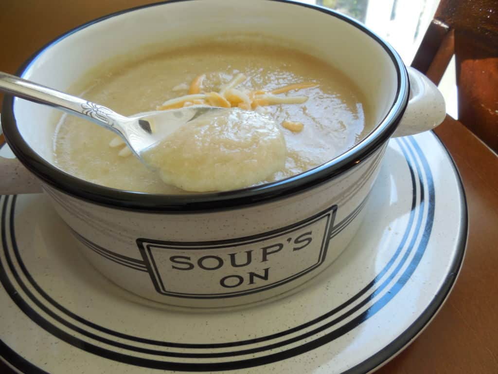 bowl of cauliflower and potato leek soup