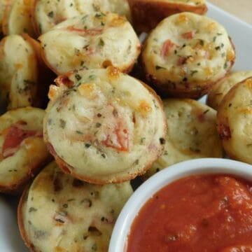 Mini pizza muffins with pepperoni and bacon