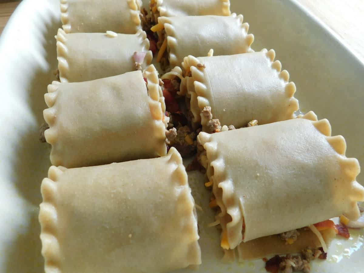 Bacon cheeseburger lasagna rolls Drizzle Me Skinny!