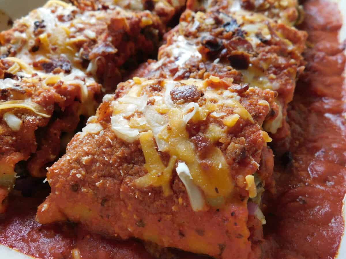 Bacon cheeseburger lasagna rolls Drizzle Me Skinny!