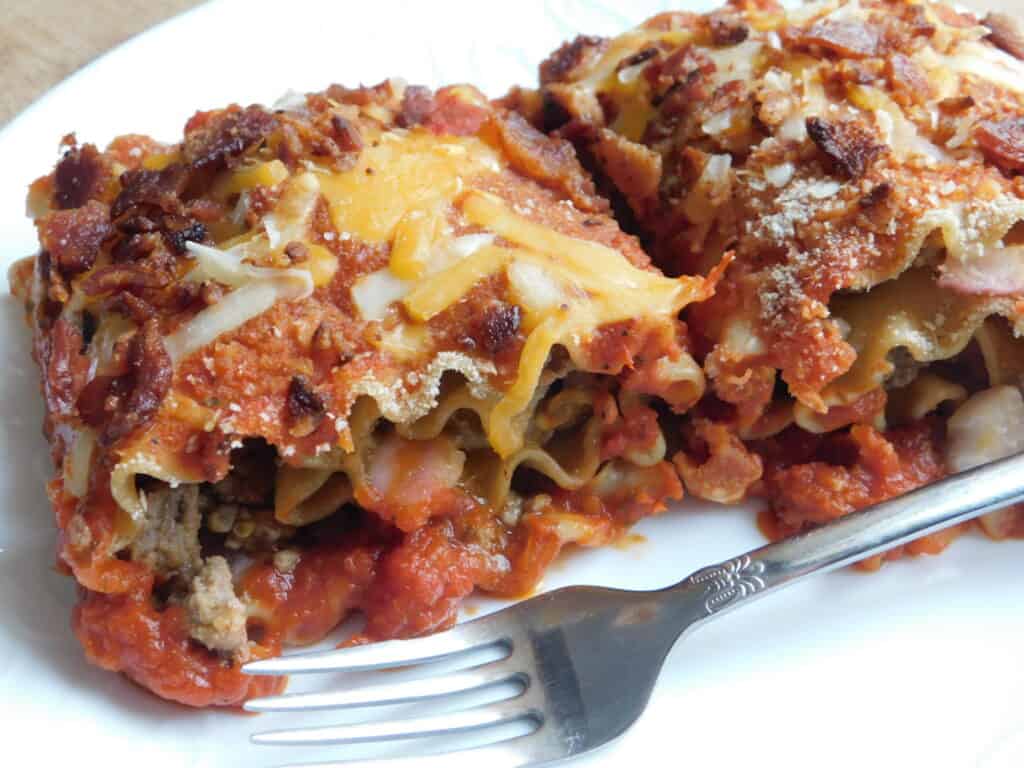 Bacon cheeseburger lasagna rolls Drizzle Me Skinny!