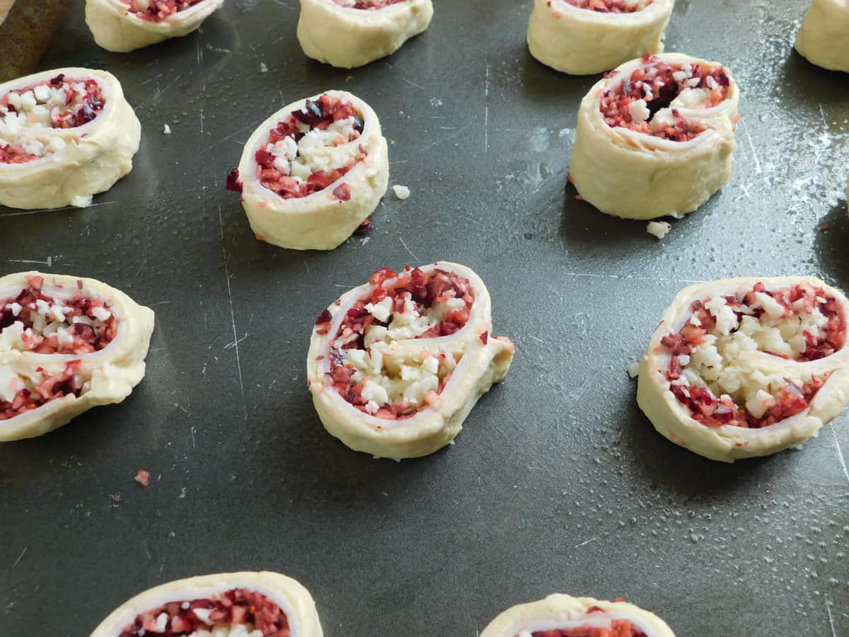 Turkey cranberry brie pinwheels - Drizzle Me Skinny!