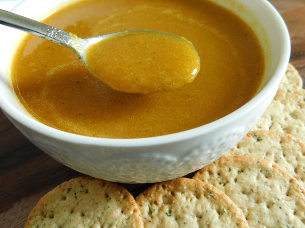 bowl of creamy curry cauliflower soup