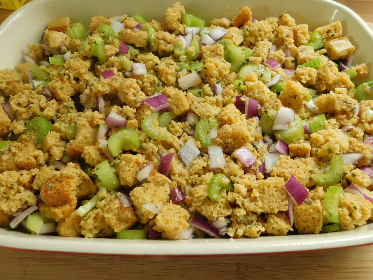 Cornbread Stuffing - Skinnytaste