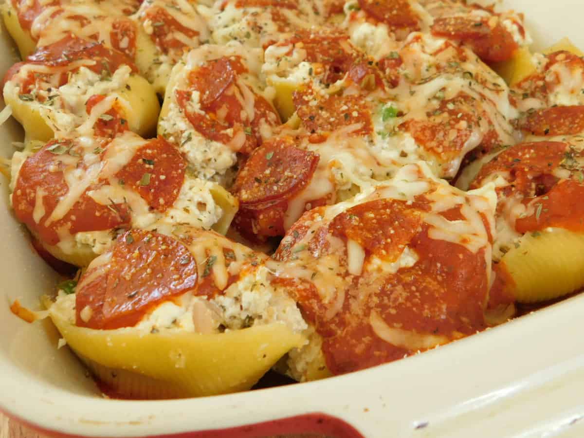 Pizza Stuffed Shells - Dinner at the Zoo
