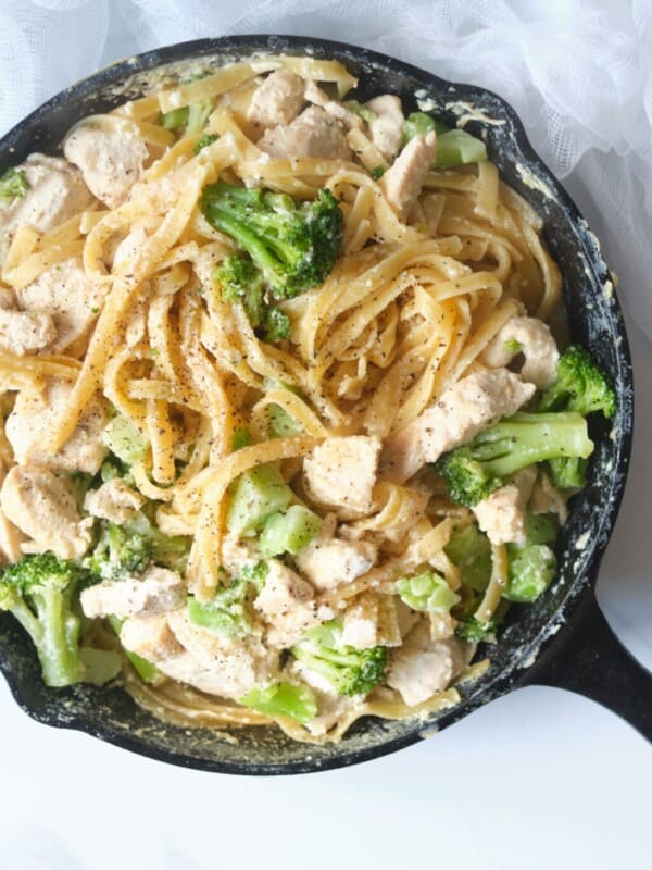 one pot brocolli alfredo in skillet