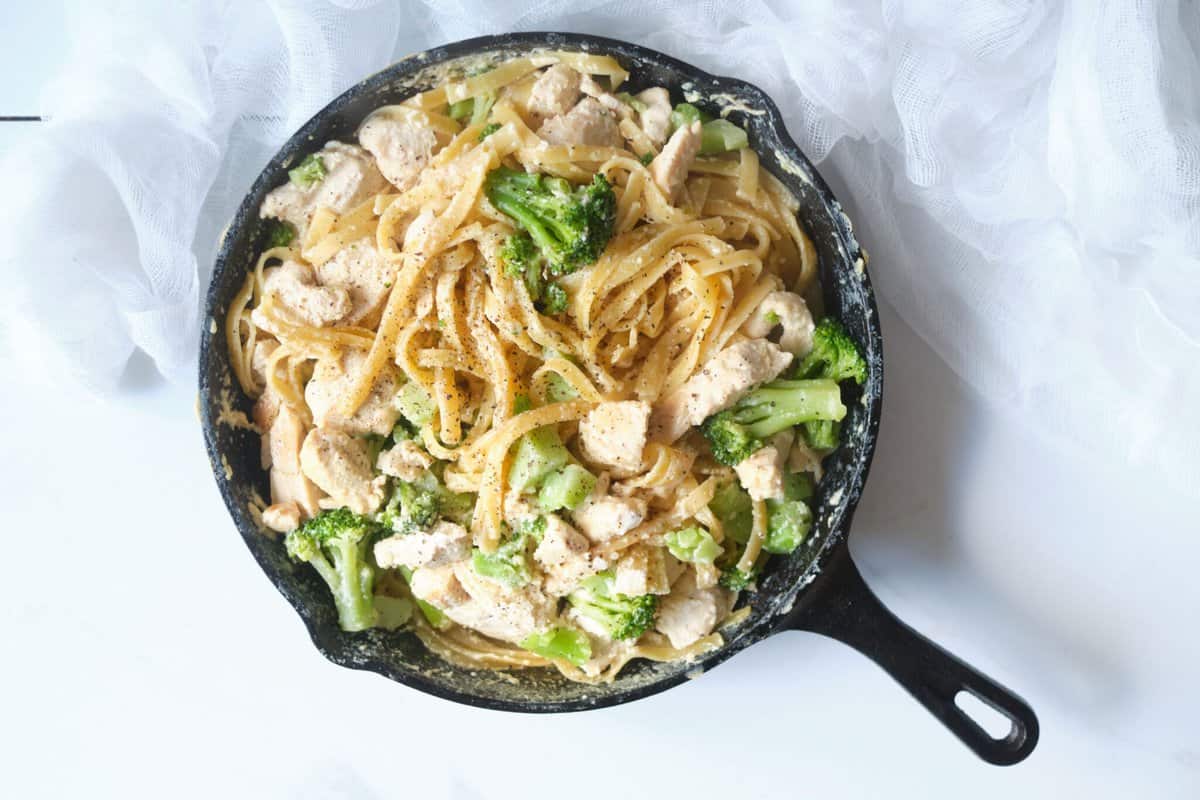 one pot brocolli alfredo in skillet