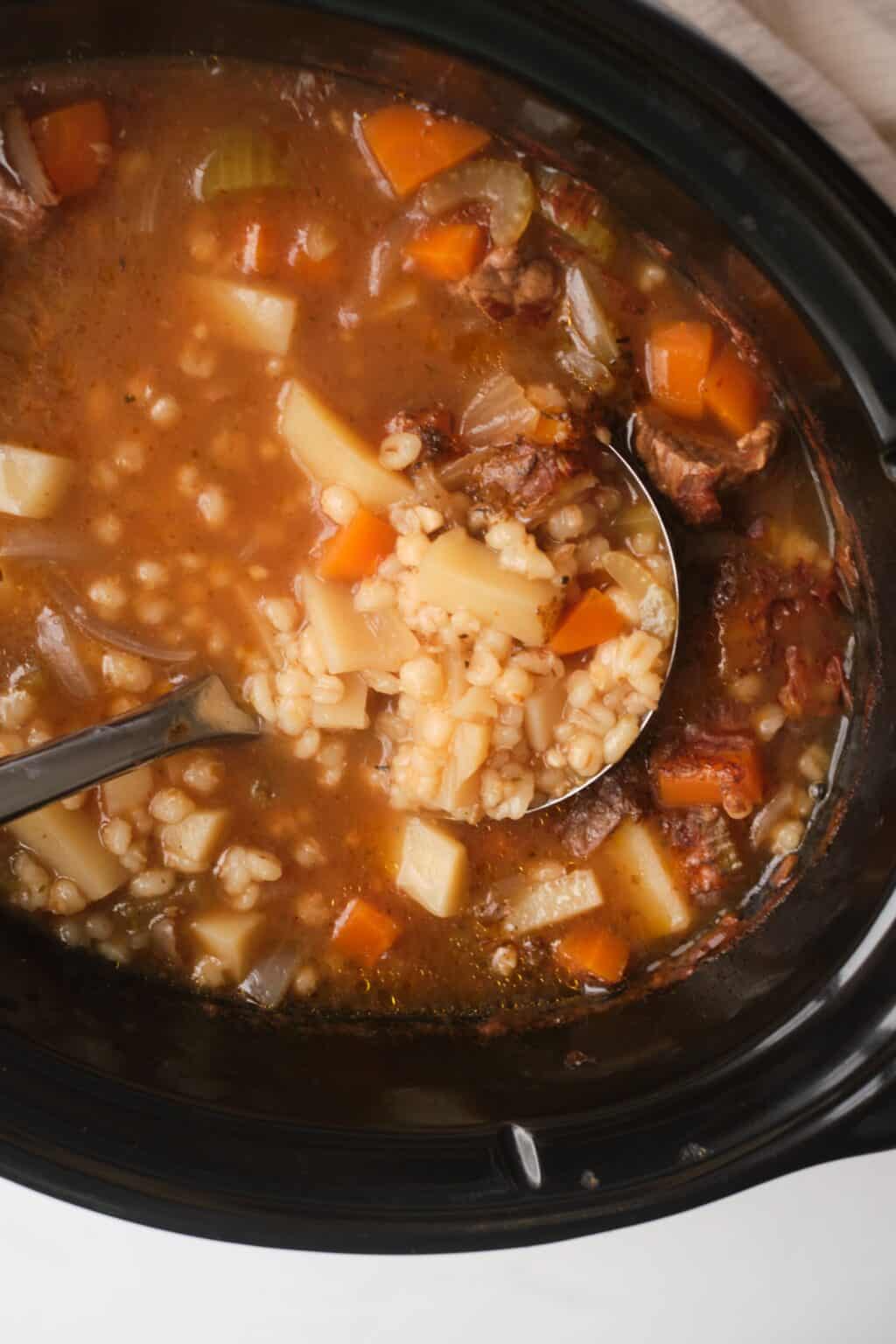 Slow cooker beef & barley soup - Drizzle Me Skinny!