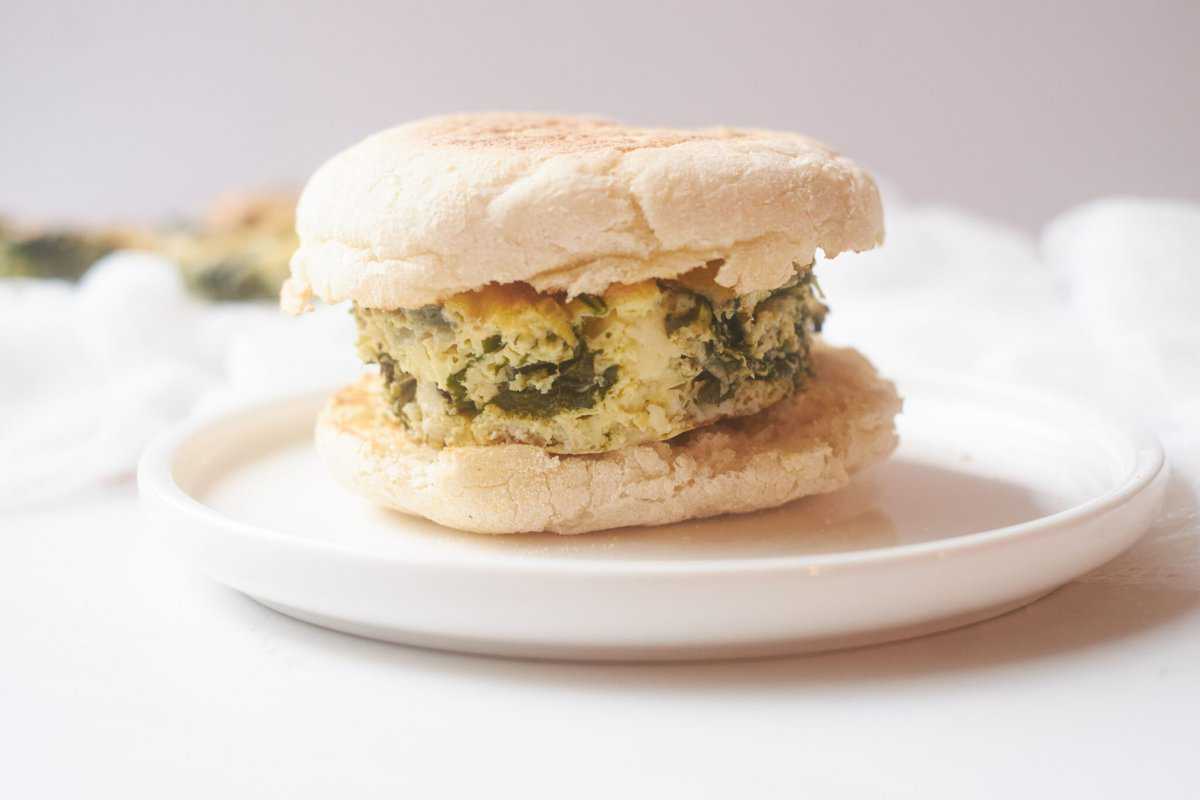 Spinach & feta make-ahead breakfast sandwich - Drizzle Me Skinny!