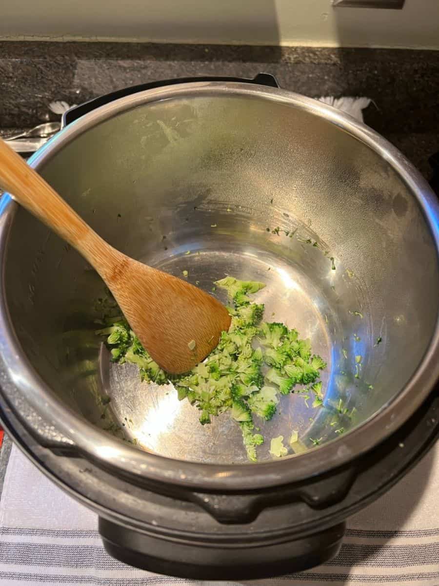 Soften broccoli on instant pot saute setting