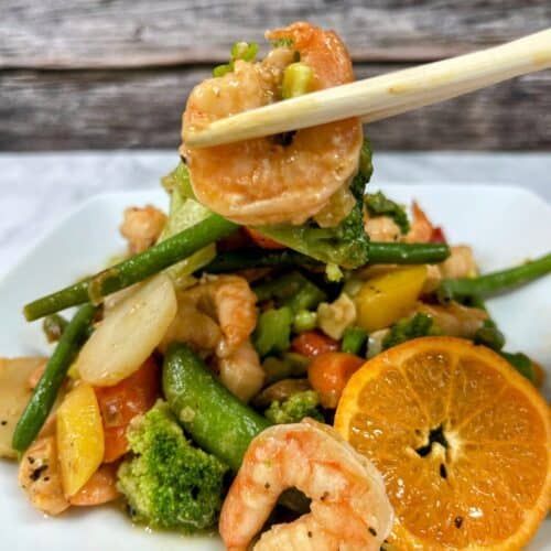 shrimp stiry fry with chop sticks