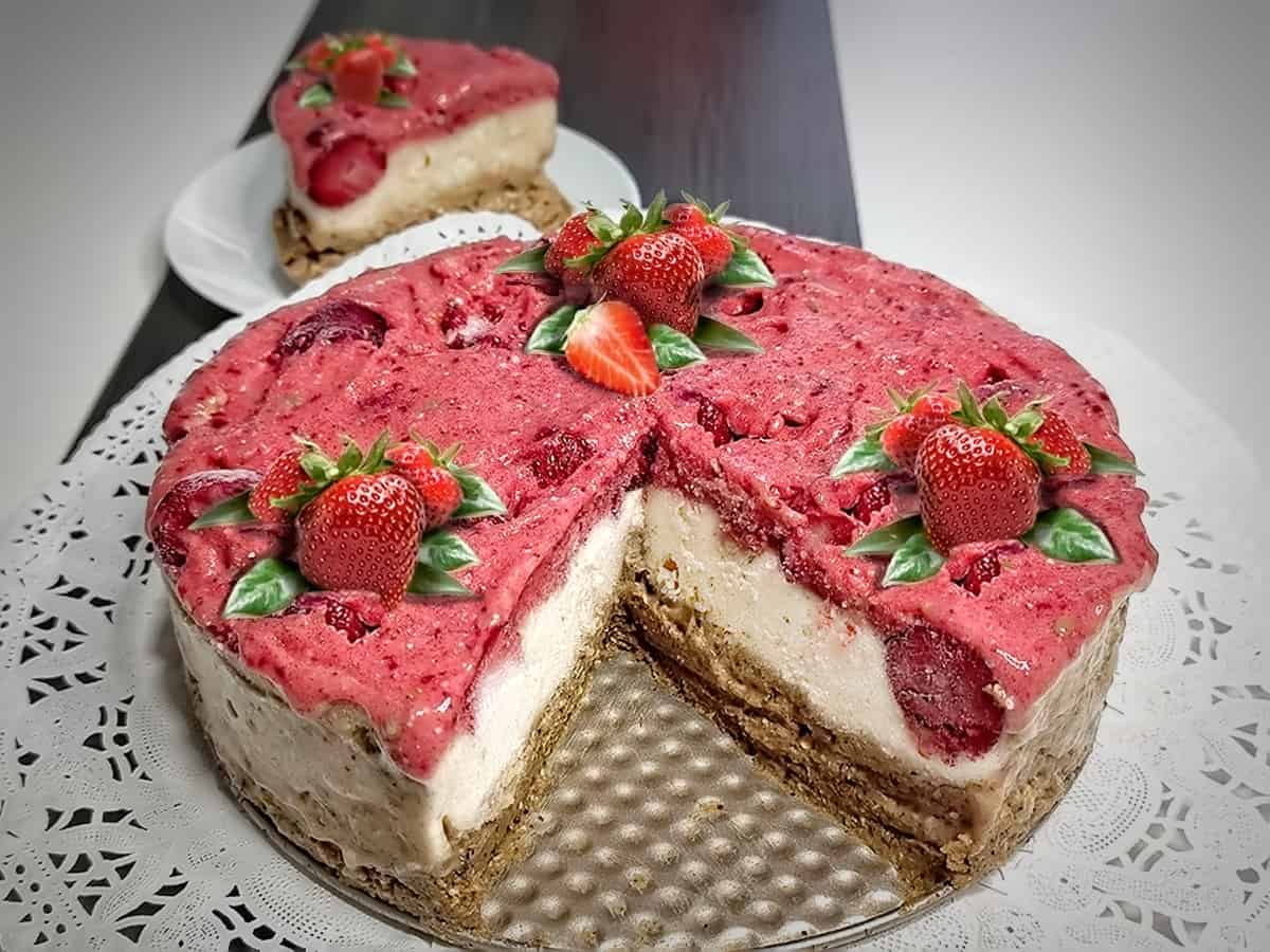 Finished frozen strawberry torte