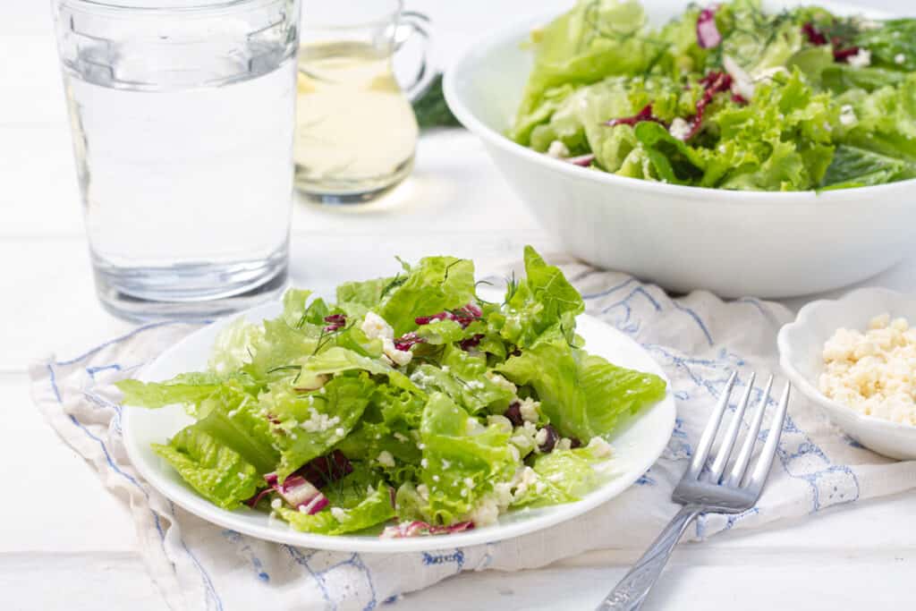 maroulosalata salad with dressing