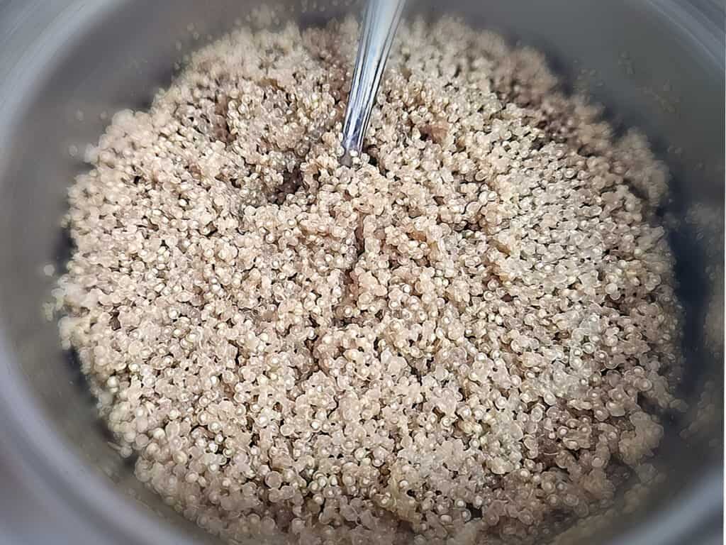 preparing quinoa 
