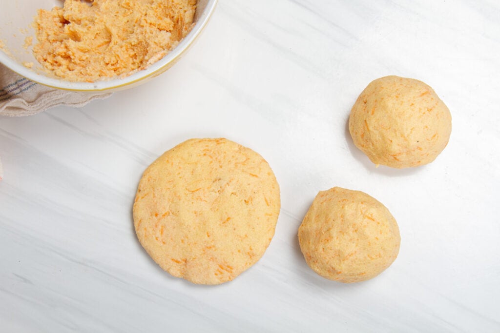 shape arepa dough 