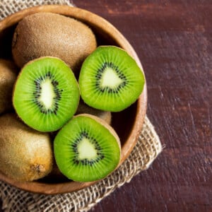 basket of kiwis cut in half