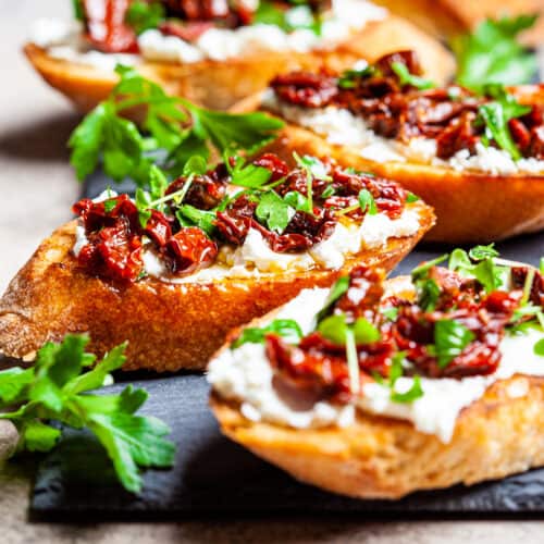 toast with cream cheese and sun dried tomatoes
