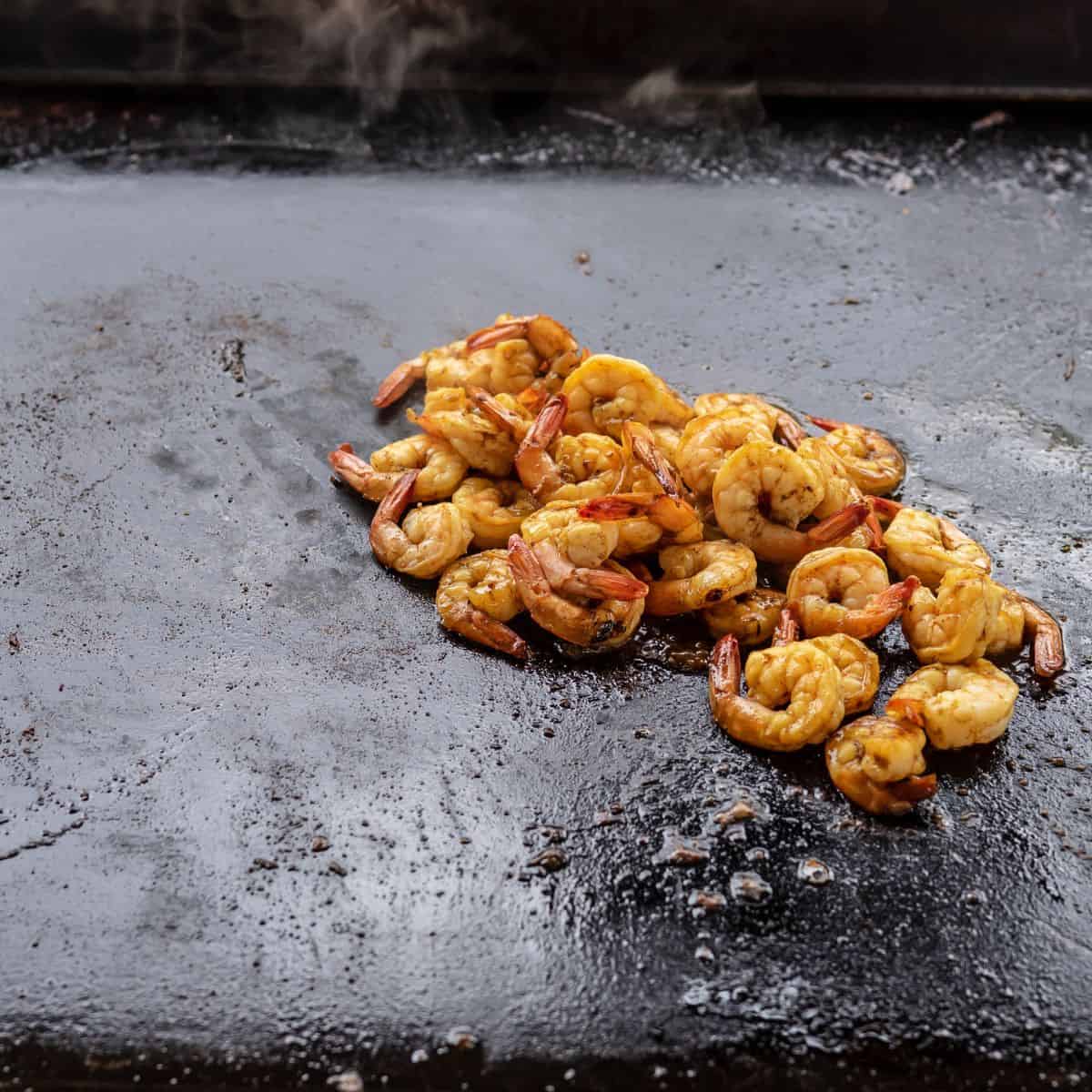 grilled shrimp on the blackstone