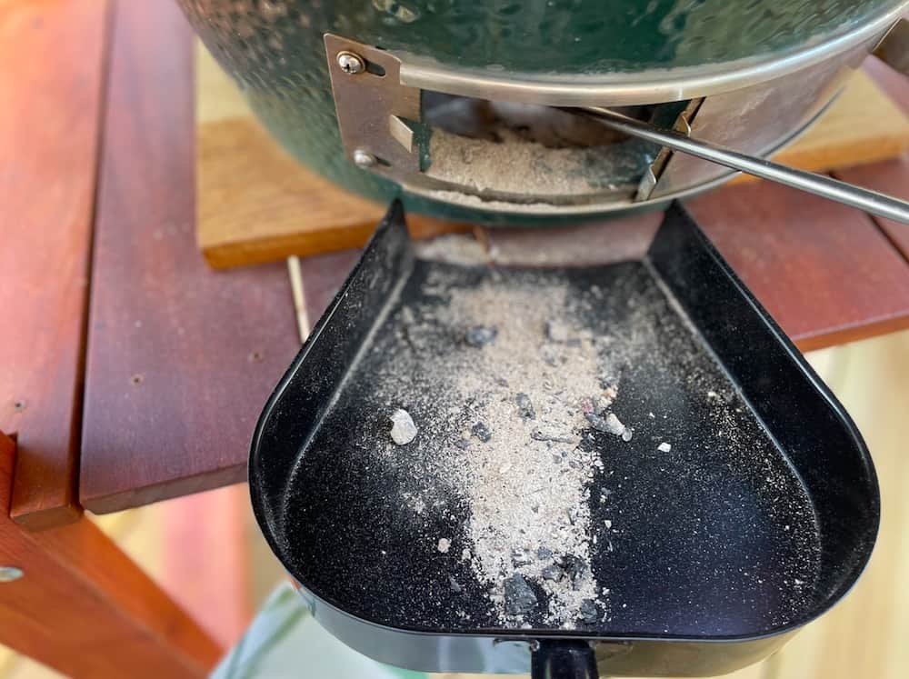 How To Clean Your Big Green Egg In 4 Simple Steps