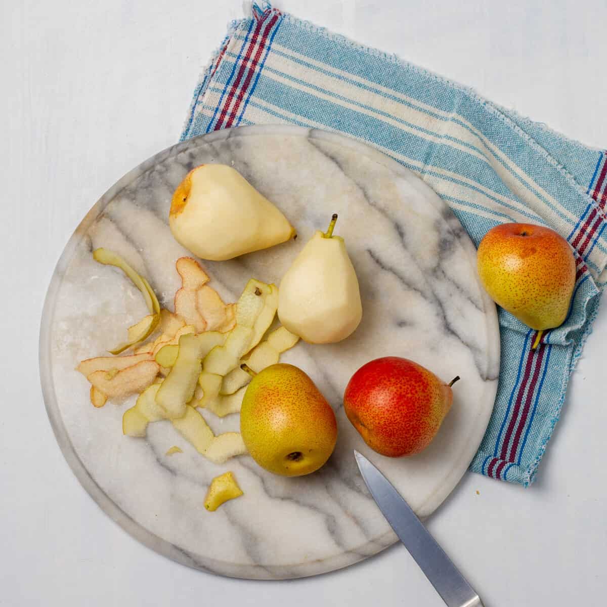 Peel the pears but leave them whole.