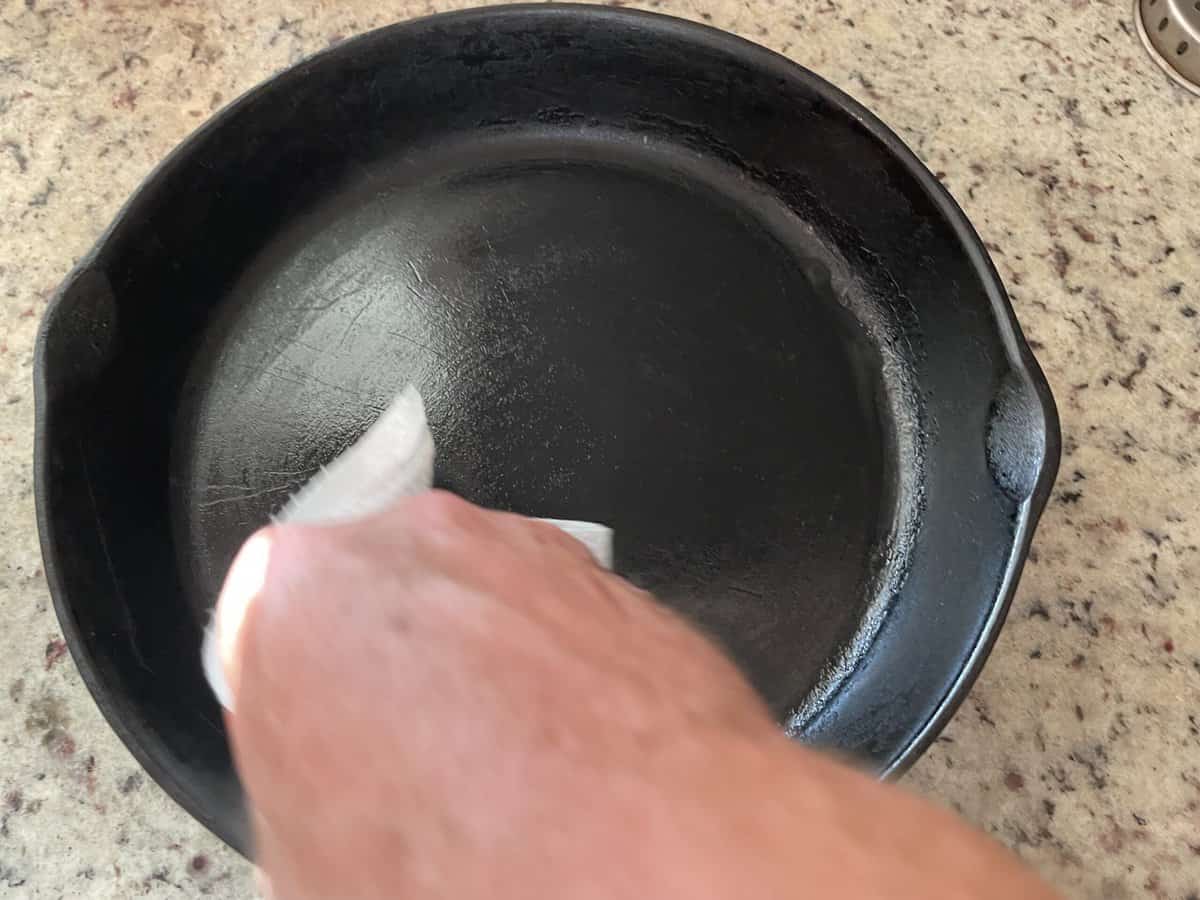 oiling cast iron with neutral oil