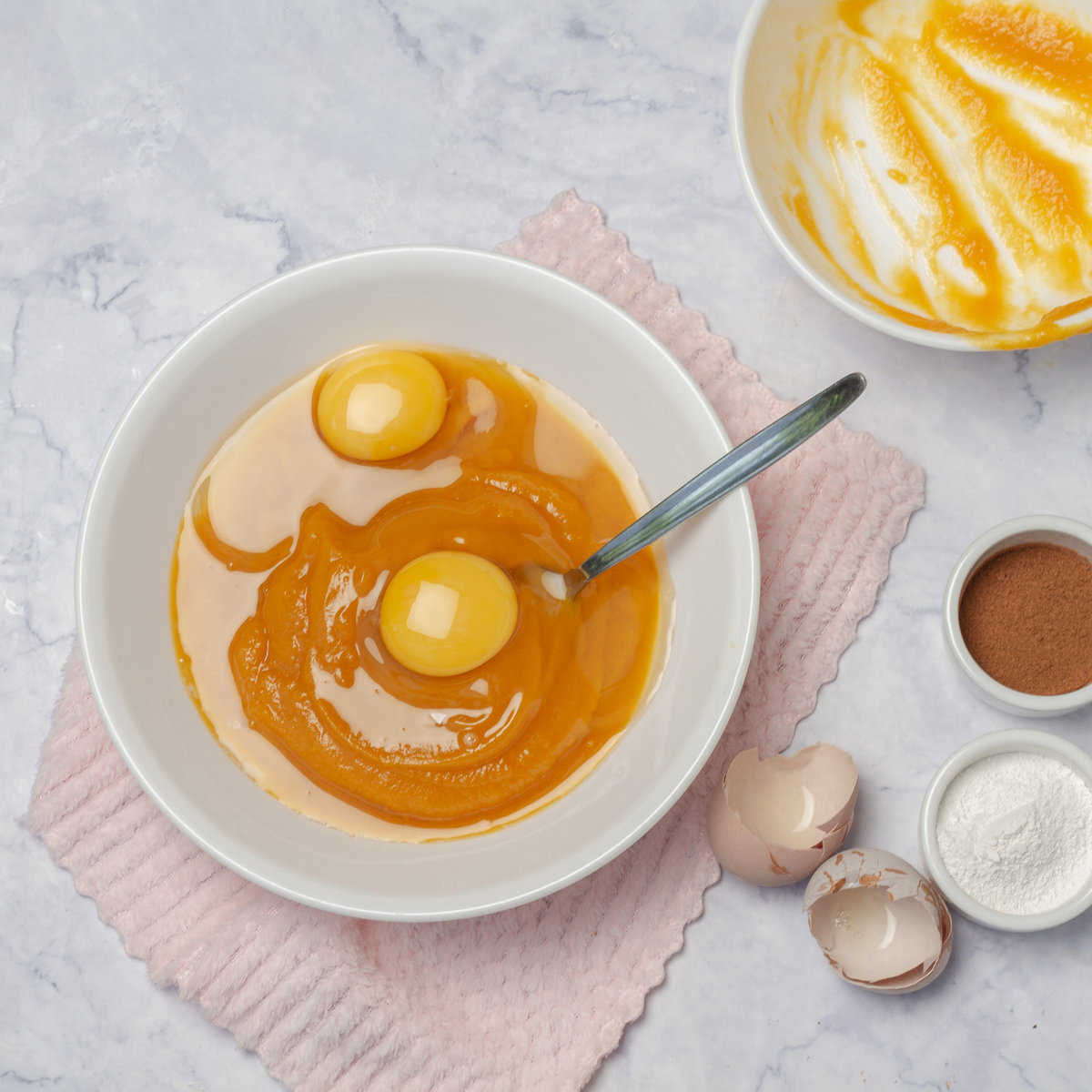 Pumpkin Cake puree and eggs wet ingredients