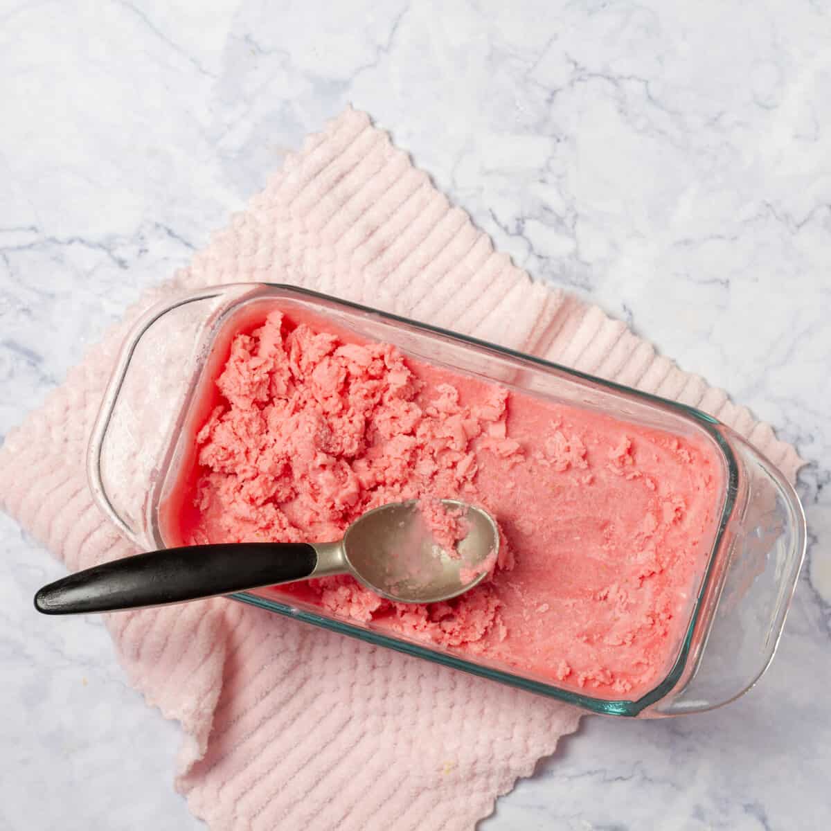 Strawberry Yogurt Ice Cream freezed in a bowl
