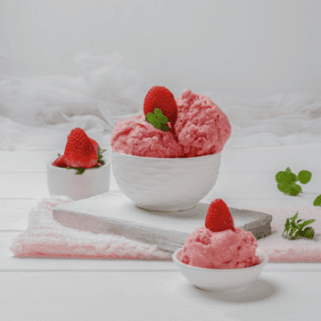 Strawberry Yogurt Ice Cream served with strawberry
