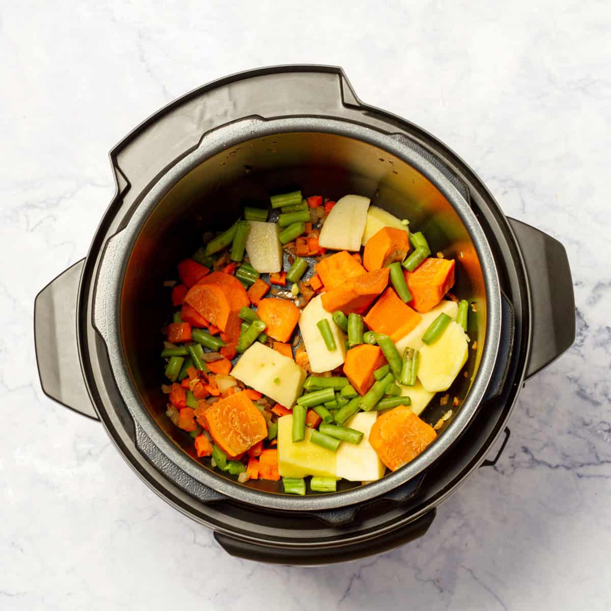 carrots, peas, green beans, and red bell peppers in instant pot
