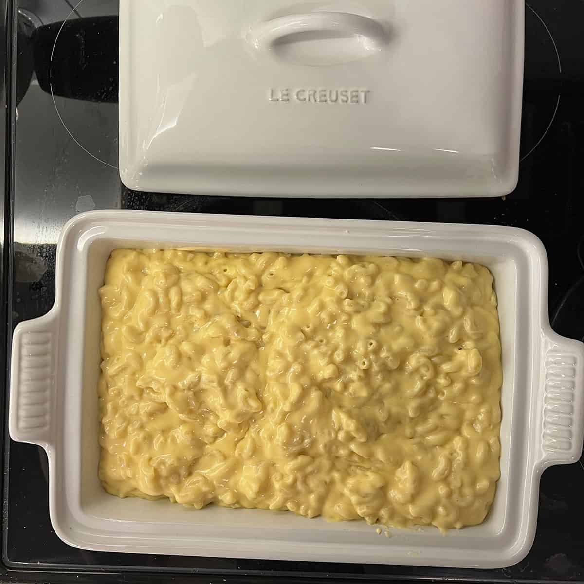 Le creuset dish with mac n cheese in it.