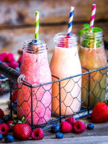 3 smoothies in wire basket