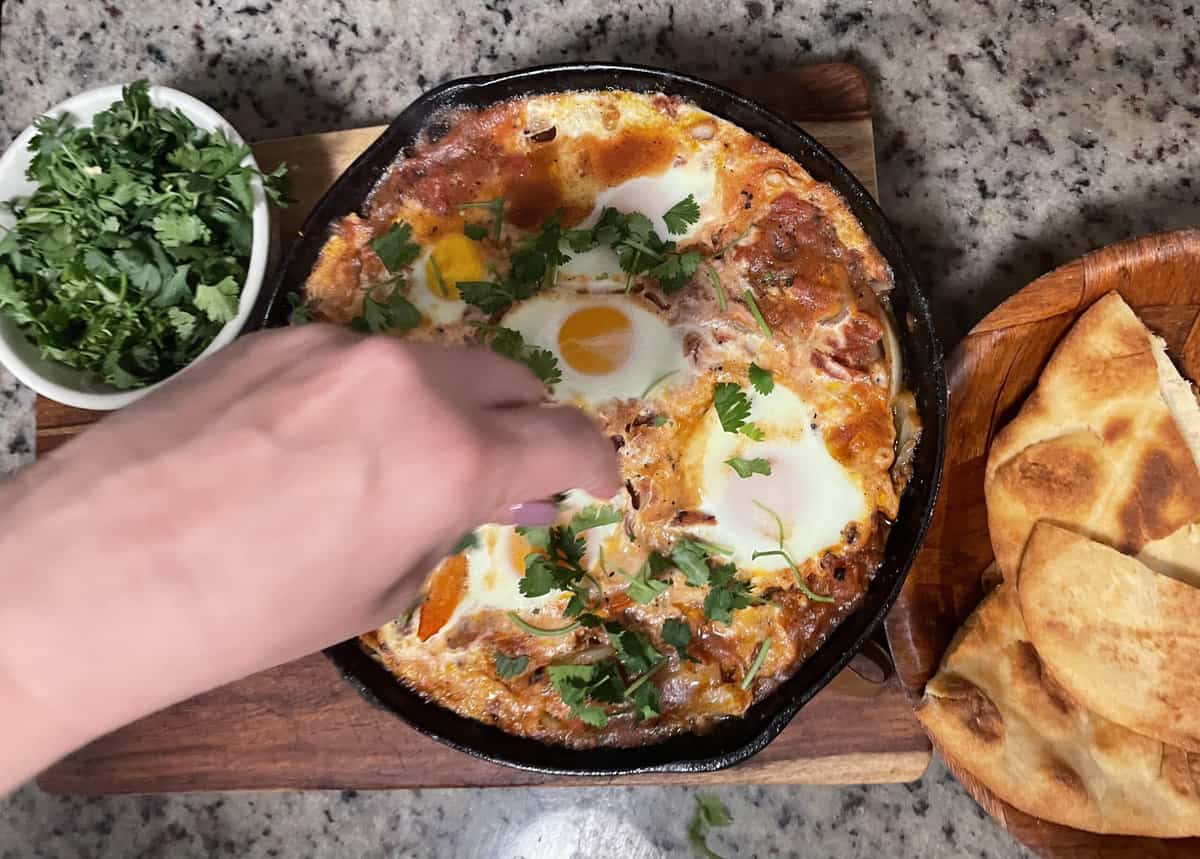 garnishing shakshuka