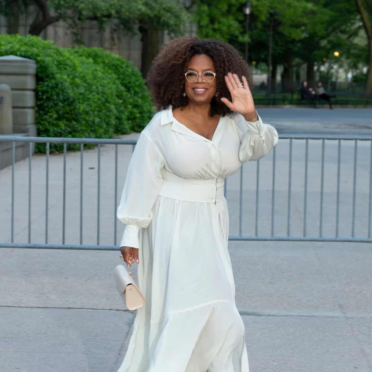 Oprah waves goodbye
