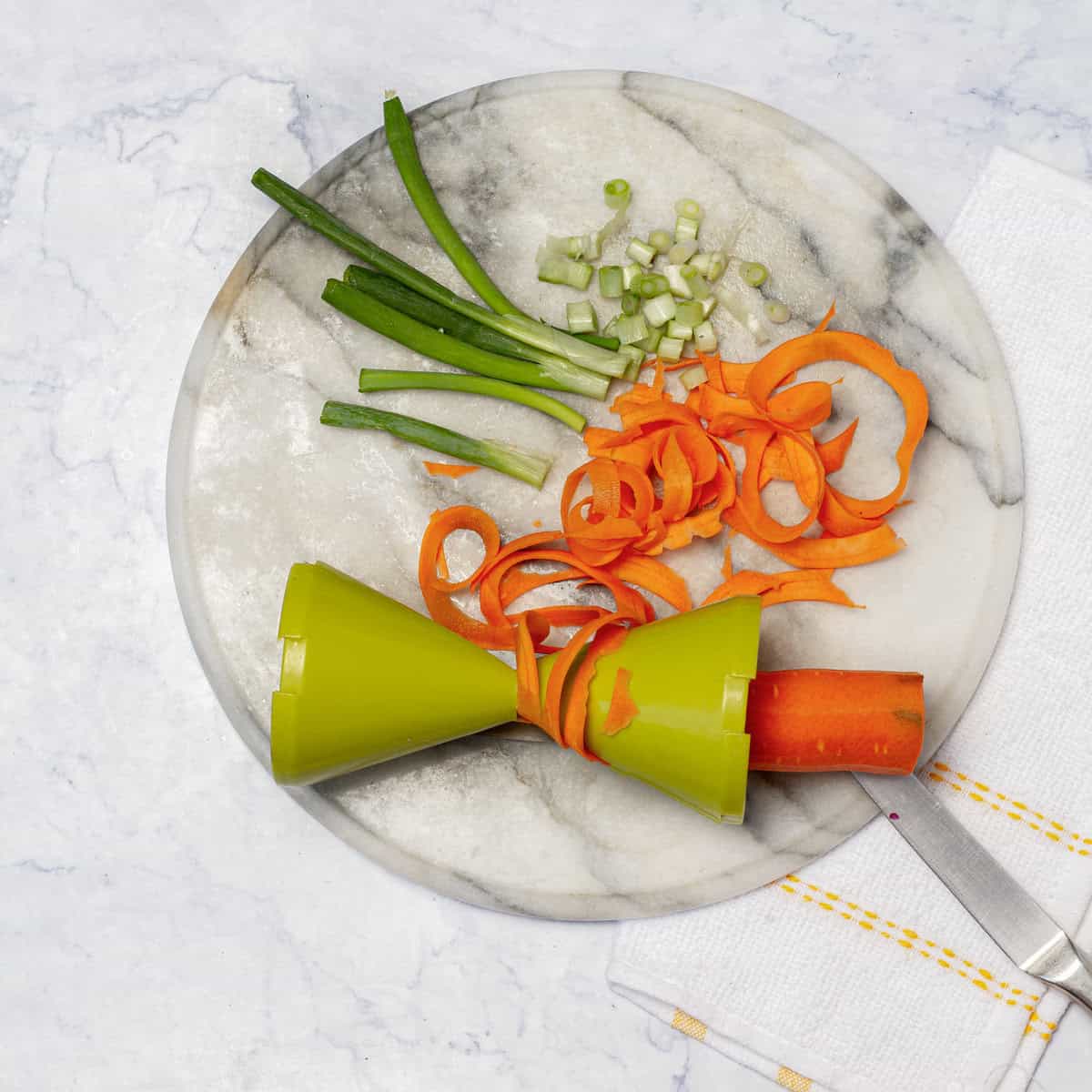 spring onion and Carrots julienne 