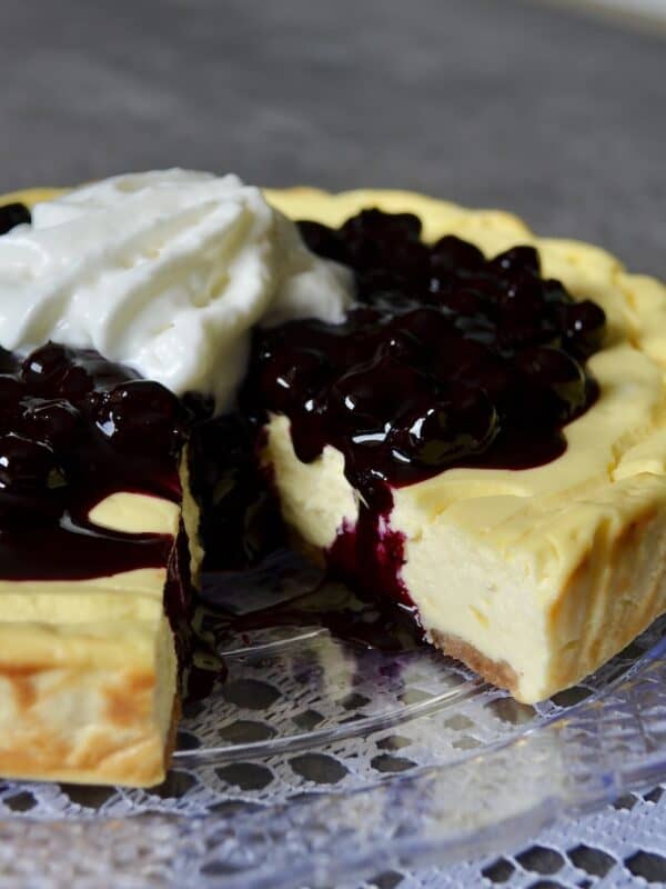 NY cheesecake with blueberry compote
